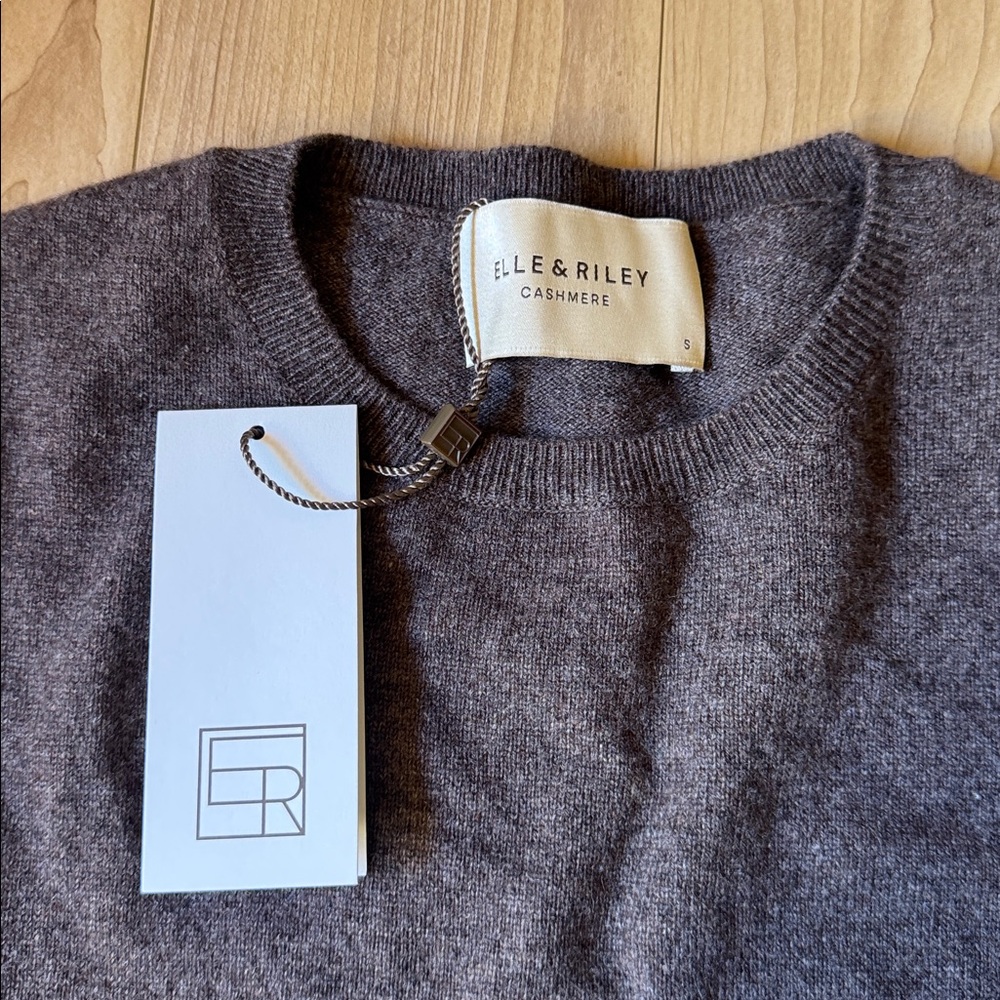 Essential Cashmere Crew Tee - Picture 2 of 4